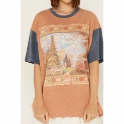 Outlet 🧨 Cleo + Wolf 👩 Women's Glacier Montana Oversized Graphic Tee Beige/khaki 🔥 -Cleo & Wolf SHOP unnamed file 113