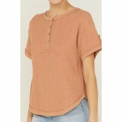 New 🎁 Cleo + Wolf 👩 Women's Relaxed Waffle Knit Henley Top Beige/khaki 👏 -Cleo & Wolf SHOP unnamed file 317