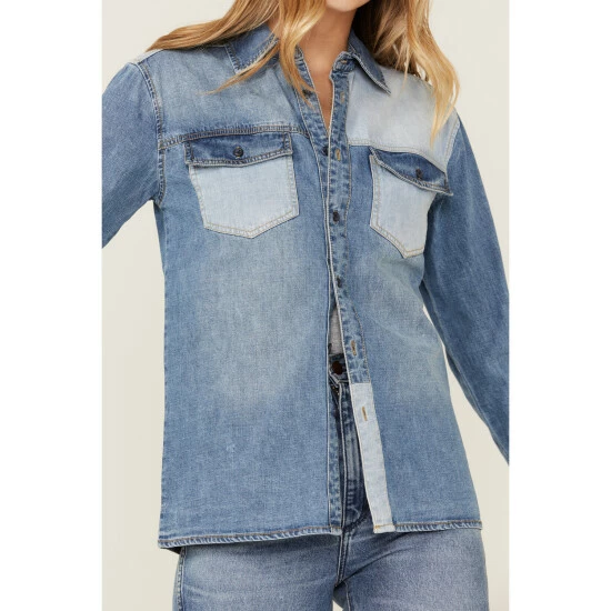 Wholesale 🔔 Cleo + Wolf 👩 Women's Oversized Denim 👚 Shirt Medium Wash ✨ 2 Wholesale 🔔 Cleo + Wolf 👩 Women's Oversized Denim 👚 Shirt Medium Wash ✨ - Image 2