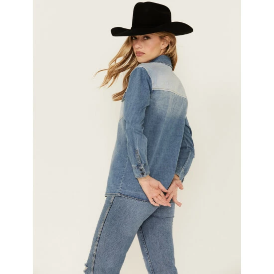 Wholesale 🔔 Cleo + Wolf 👩 Women's Oversized Denim 👚 Shirt Medium Wash ✨ 3 Wholesale 🔔 Cleo + Wolf 👩 Women's Oversized Denim 👚 Shirt Medium Wash ✨ - Image 3