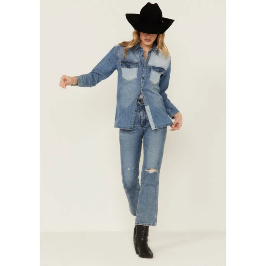 Wholesale 🔔 Cleo + Wolf 👩 Women's Oversized Denim 👚 Shirt Medium Wash ✨ 4 Wholesale 🔔 Cleo + Wolf 👩 Women's Oversized Denim 👚 Shirt Medium Wash ✨ - Image 4
