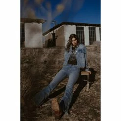 Budget ✔️ Cleo + Wolf 👩 Women's Wilshire Cropped Oversized Denim Jacket Light Wash 👍