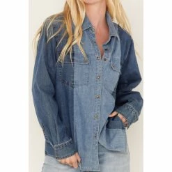 Promo 👍 Cleo + Wolf 👩 Women's Montana Avenue Two Tone Long Sleeve Denim Snap 👚 Shirt Medium Wash 😍 -Cleo & Wolf SHOP unnamed file 574